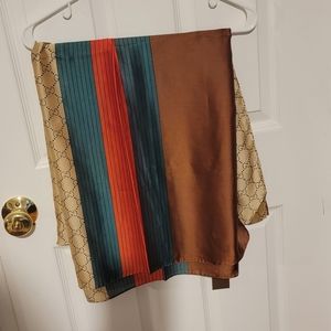 SCARF NWT, WITH A MINOR DEFECT ON THE BROWN COLOR SPOT!!❤️ NOT AUTH.